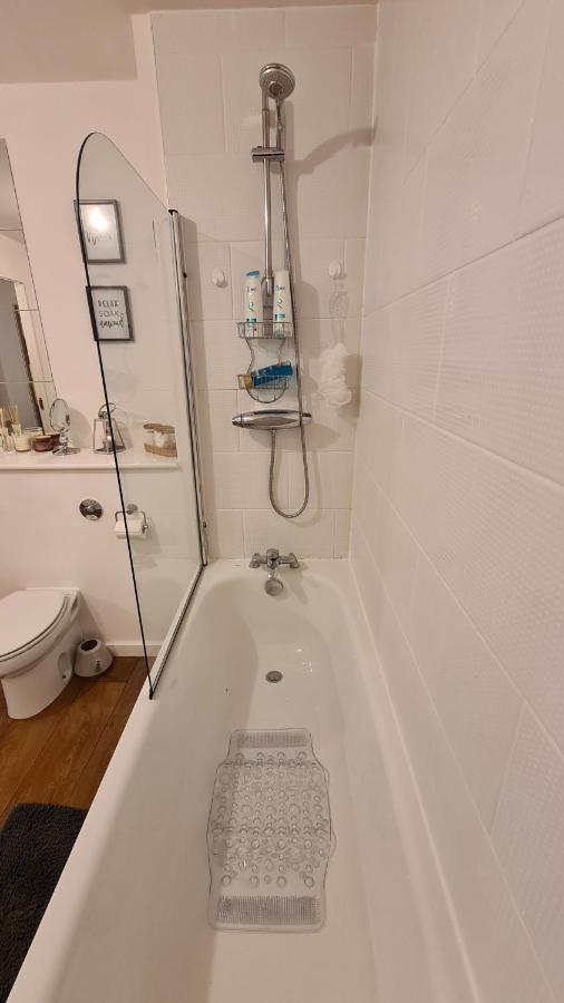 Luxury 2 Bed Apt With Free Wi-Fi & Parking マンチェスター エクステリア 写真