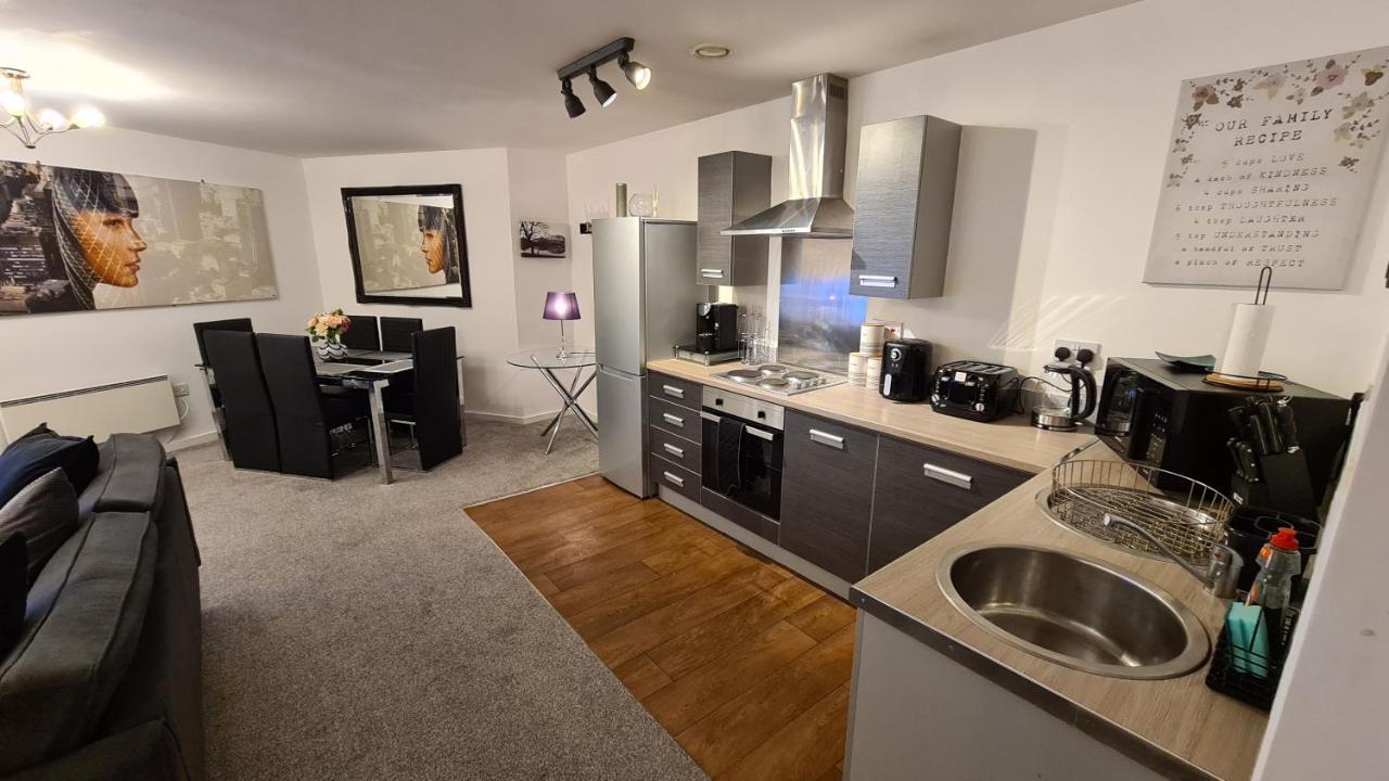 Luxury 2 Bed Apt With Free Wi-Fi & Parking マンチェスター エクステリア 写真