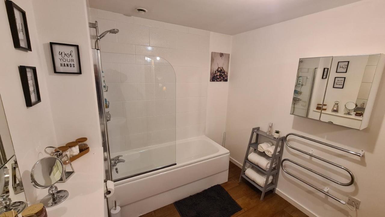 Luxury 2 Bed Apt With Free Wi-Fi & Parking マンチェスター エクステリア 写真